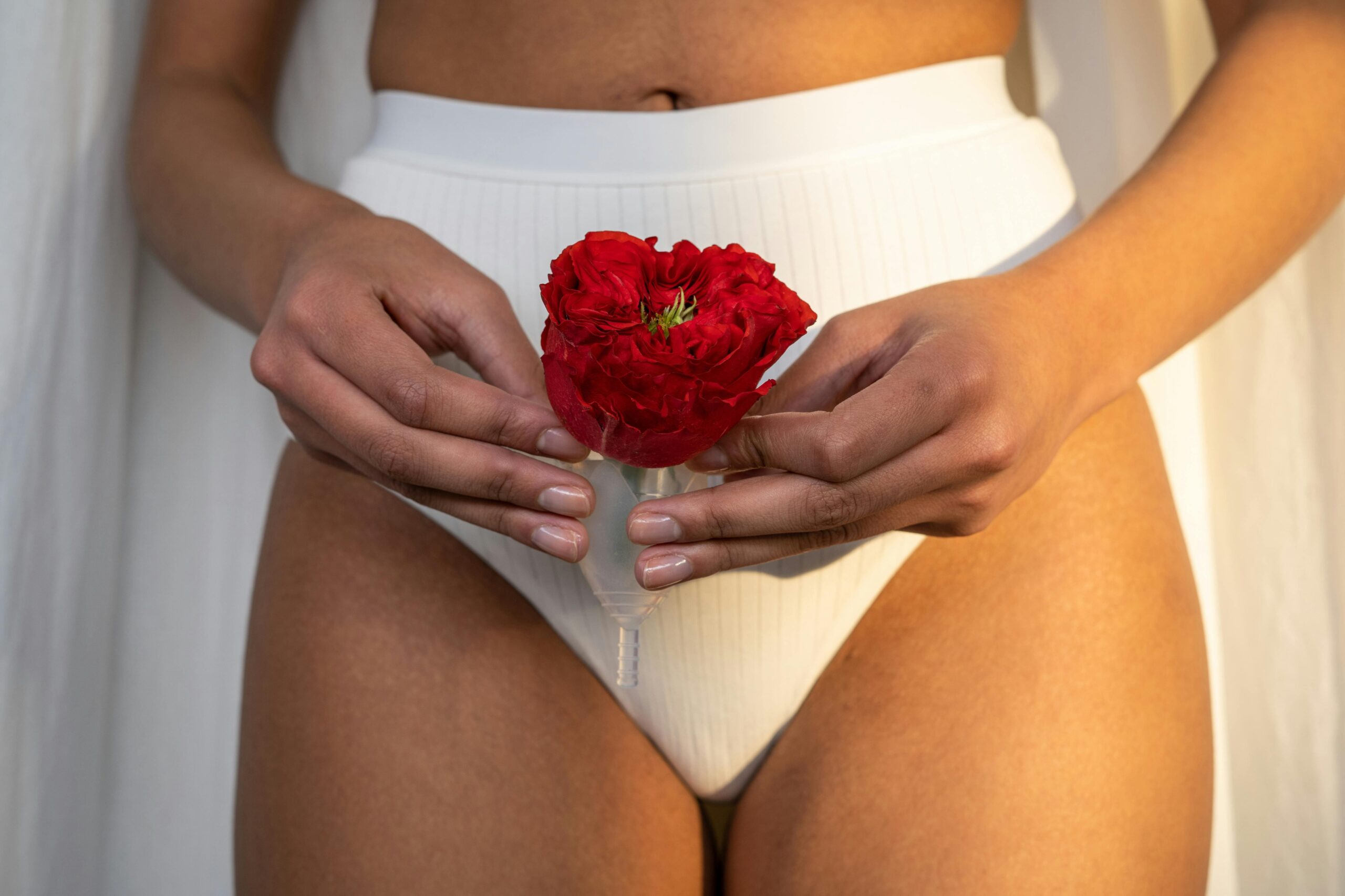 O que é endometriose: descubra os sintomas, causas, diagnóstico e tratamento